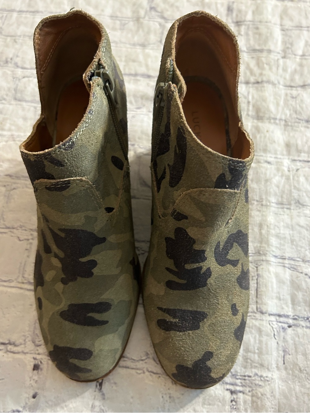 LUCKY BRAND BRINTY CAMO ANKLE BOOTIES GREEN CAMOUFLAGE SUEDE PATTERN SIZE 8.5